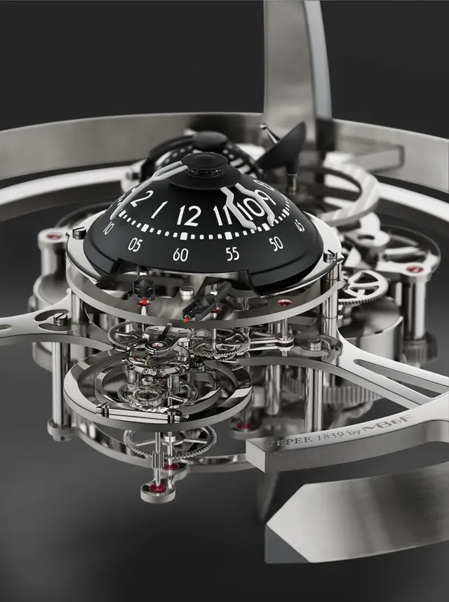 MB&F: Zeitanzeige der Tischuhr Starfleet Machine