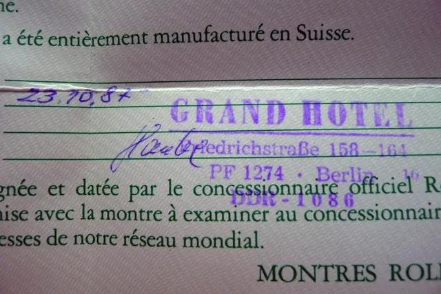 Rolex-Papiere mit dem Stempel des Grand Hotels in Ostberlin