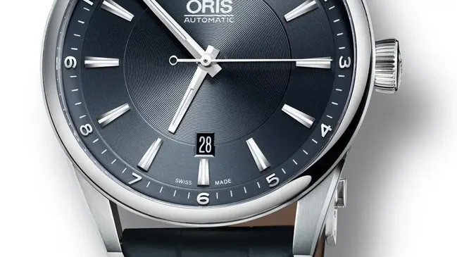 Oris Artix Date Blue, hier mit Kalbslederband in Krokodiloptik