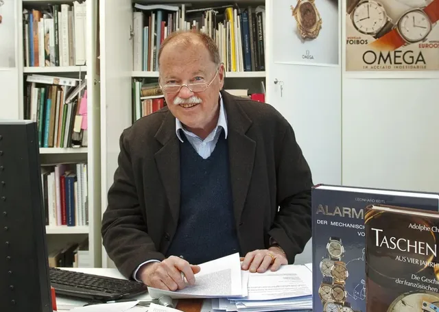 Christian Pfeiffer-Belli ist Autor und Fachjournalist, seine Lieblingsuhr ist ein Omega-Chronometer