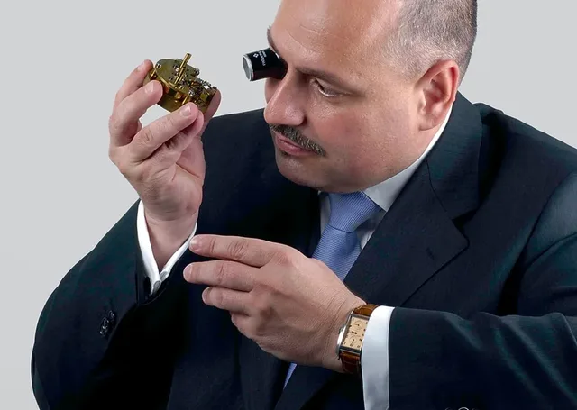 Stefan Muser, Auktionshaus Dr. Crott, schätzt Patek Philippe