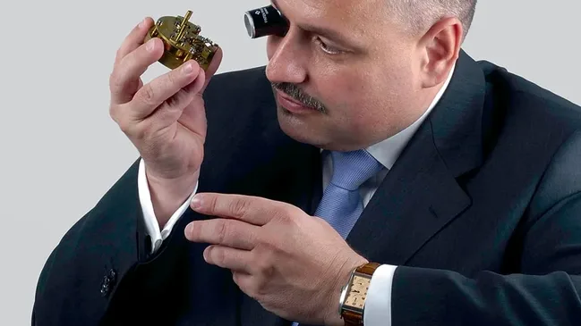 Stefan Muser, Auktionshaus Dr. Crott, schätzt Patek Philippe