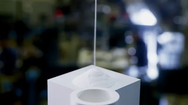 Anfang aller Keramik-Uhren: Keramik wird aus diversen Pulvermischungen hergestellt.