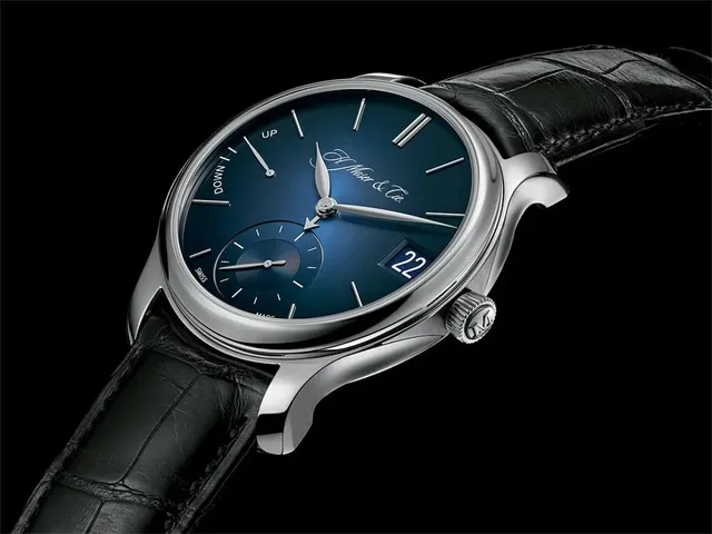H. Moser & Cie.: Perpetual Calendar, blau