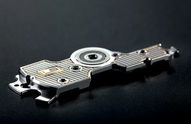 Lehmann Schramberg: Werkbrücke mit Mikrogravur und Logo