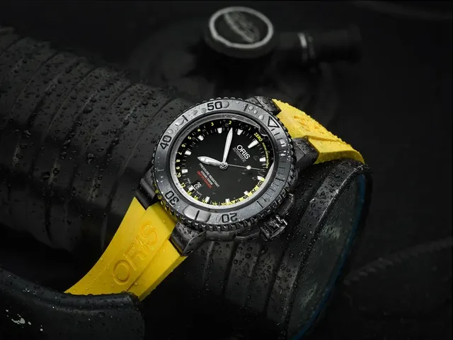 Oris: Aquis Depth Gauge Yellow
