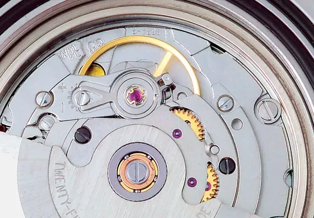 Praktische Lösung: Die Exzenter- Feinregulierung »Etachron« erfolgt automatisiert.