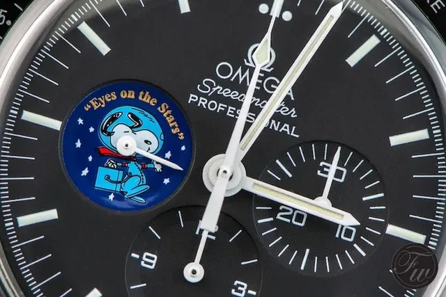 Zifferblattdetail der Omega Speedmaster Professional "Snoopy Award"