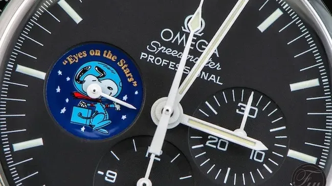 Zifferblattdetail der Omega Speedmaster Professional "Snoopy Award"