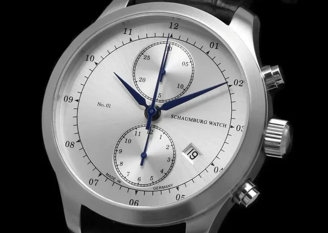 Schaumburg Watch: Chronograph No.01, silberfarbenes Zifferblatt