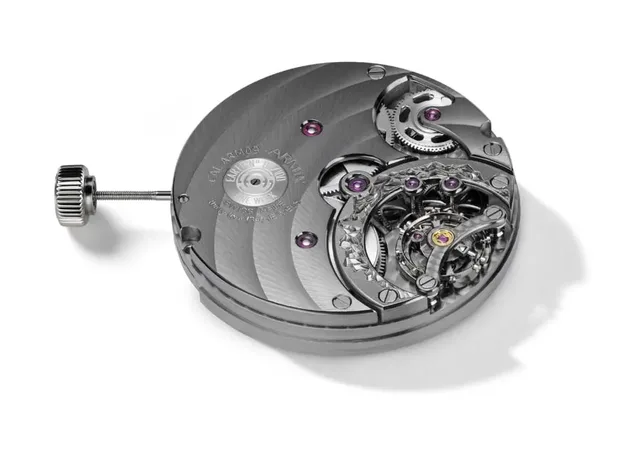 Erstes eigenes Kaliber von Armin Strom: Das Handaufzugswerk ARM 09 mit Handgravur und einer Woche Gangautonomie