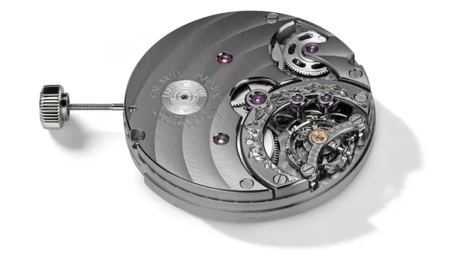 Erstes eigenes Kaliber von Armin Strom: Das Handaufzugswerk ARM 09 mit Handgravur und einer Woche Gangautonomie