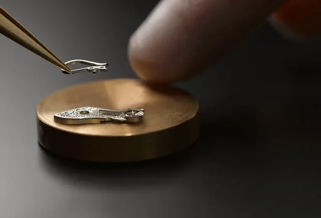 A. Lange & Söhne: Unruhkloben