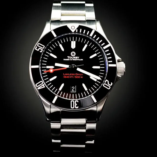 Die neue Taucheruhr Lawless 42 unterscheidet sich optisch von ihrem Vorgängermodell.