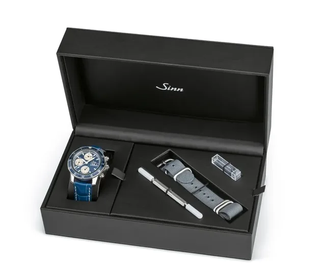 Sinn Spezialuhren: 103 A Sa B, im Set mit Leder- und Textilband