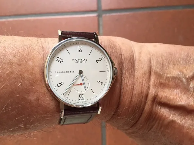 Nomos Ahoi Datum Edition Watchtime.net am Handgelenk von Udo Biermann aus Emden