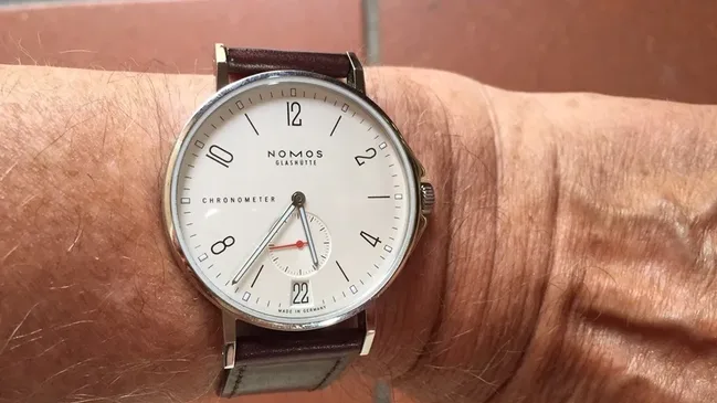 Nomos Ahoi Datum Edition Watchtime.net am Handgelenk von Udo Biermann aus Emden