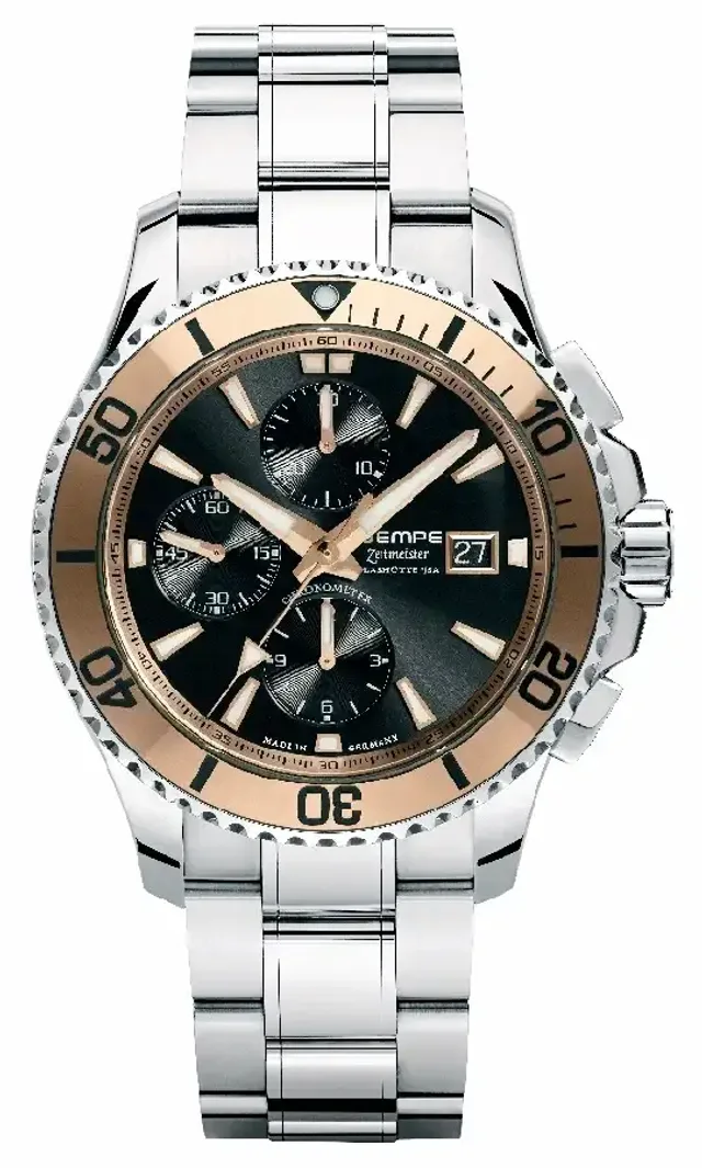 Durch Kupferbeimischung erhält die Hightech-Lünette aus Cermet einen bronzefarbenen Ton.