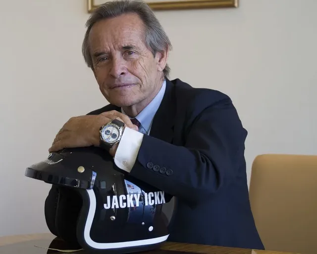 Jacky Ickx trägt den Chopard Superfast Chrono Porsche 919 Jacky Ickx Edition