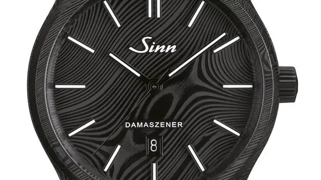 Mit braunem Rindslederarmband: die 1800 S Damaszener von Sinn