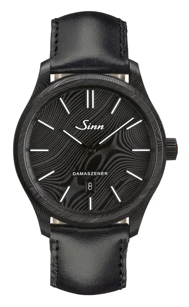 Mit schwarzem Kalbslederarmband: die 1800 S Damaszener von Sinn