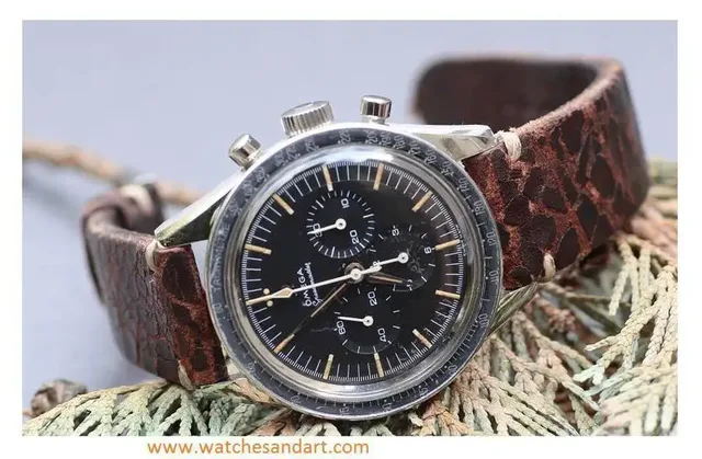 Zum Vergleich: Die Omega Speedmaster Referenz 2998