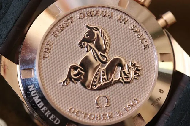 Der gravierte Gehäuseboden der Speedy trägt die Nummer Null