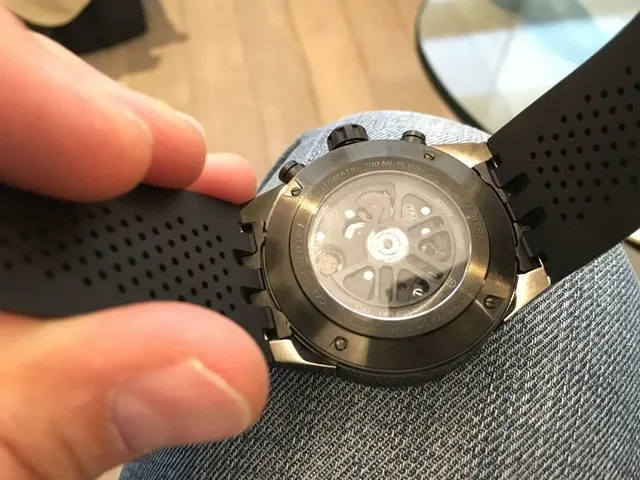 In der Carrera Heuer 02 tickt das Chronographenkaliber CH80