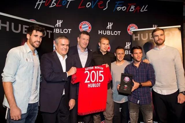 Bayern-Spieler Javi Martinez, Hublot-CEO Ricardo Guadalupe, FCB-Vorstand Andreas Jung, Bayern-Spieler Holger Badstuber, Rafinha, Juan Bernat und Jan Kirchhoff