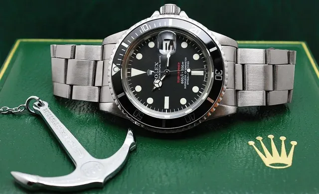 Rolex Submariner der vierten Zifferblattgeneration (Mark IV): Hier wird die Tauchtiefe zuerst in Fuß und dann in Metern angegeben