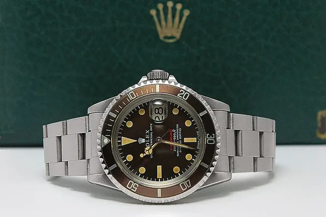 Tropical Dial: Braun verfärbte Zifferblätter und Lünetten steigern den Wert der Rolex Red Sub deutlich