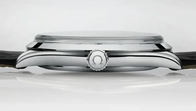 Das Omega-Zeichen auf der Krone eines Omega- De-Ville-Modells