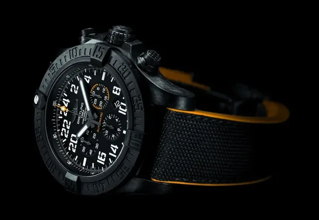 Breitling: Avenger Hurricane mit neuem Gehäusematerial Breitlight