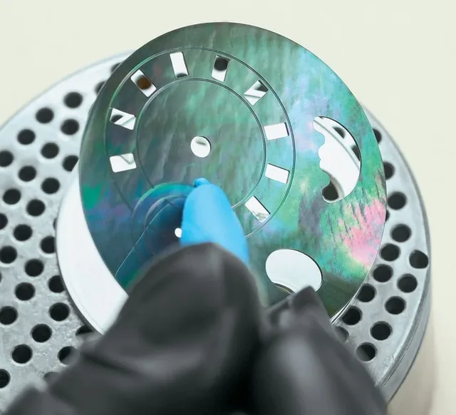 Zifferblatt aus Perlmutt