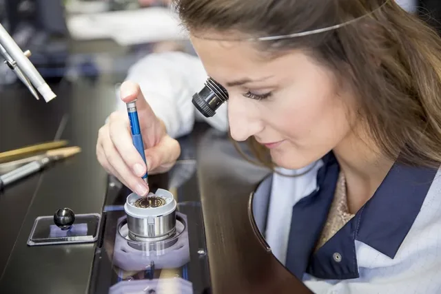 Die Uhrwerksmontage bei Panerai