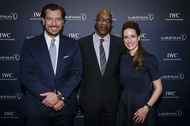 Henrik Ekdahl, Managing Director IWC Nothern Europe (links) präsentierte gemeinsam mit Edwin Moses, zweifacher Olympia-Sieger im Hürdenlauf und Vorsitzender der Laureus-Stiftung (Mitte) und Franziska Gsell, Marketingchefin von IWC Schaffhausen, das neue Sondermodell