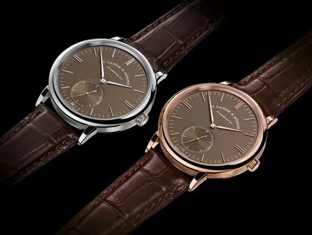 A. Lange & Söhne: Saxonia Automatik mit Terrabraun-Zifferblatt