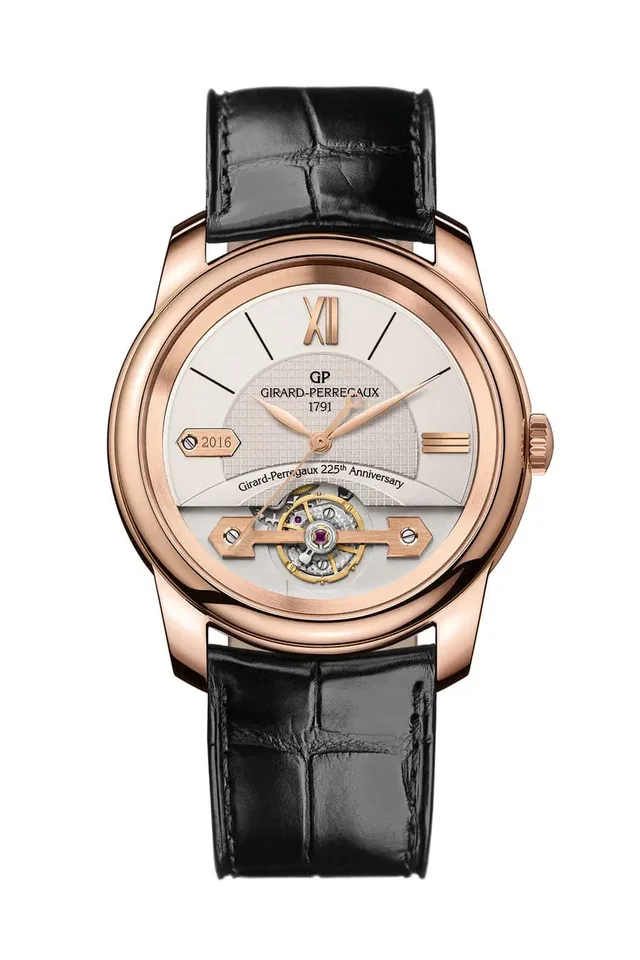 Girard-Perregaux: Das Modell 2016 der Place Girardet-Kollektion würdigt das 225-jährige Bestehen des Unternehmens. Zu sehen ist dies Signet bei neun Uhr und an dem Schriftzug Girard-Perregaux 225th Anniversary