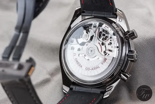 Omega Speedmaster Grey Side Of The Moon Meteorite mit dem Kaliber 9300