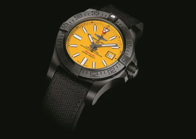 Breitling: Avenger II Seawolf Blacksteel in Schwarz und Gelb