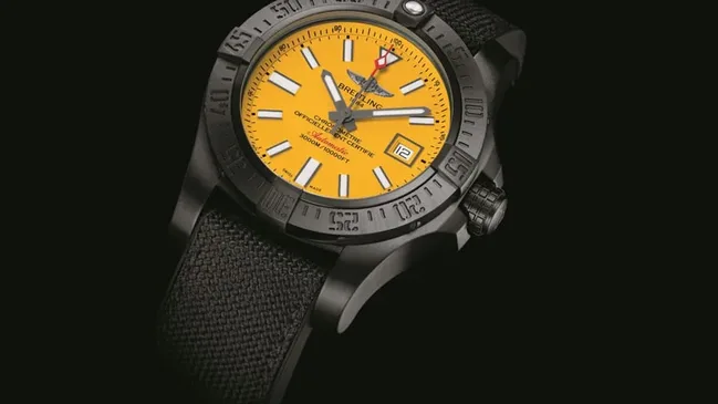 Breitling: Avenger II Seawolf Blacksteel in Schwarz und Gelb