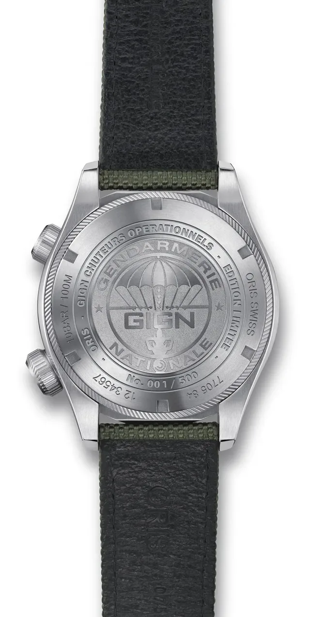 Auch auf der Rückseite sieht man das Abzeichen der GIGN.