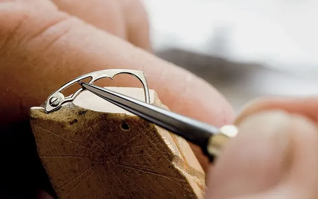 Die leicht konische Rattenschwanzfeile wird für abgerundete Ecken genutzt