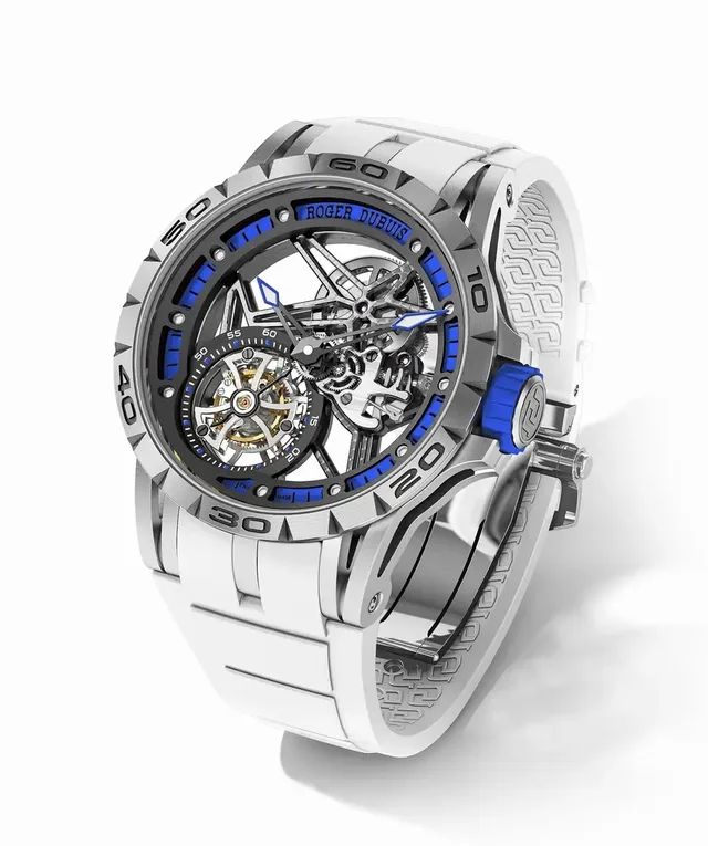 Roger Dubuis: Excalibur Spider skelettiert Fliegendes Tourbillon mit blauen Farbakzenten und weißem Kautschukband