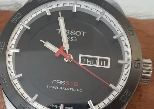 Die Tissot PRS 516 Automatic Gent am Handgelenk (510x765)