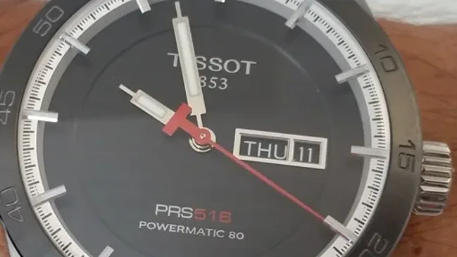 Die Tissot PRS 516 Automatic Gent am Handgelenk (510x765)