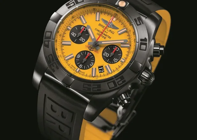 Kontrastreich: der Chronomat 44 Blacksteel Special Edition von Breitling
