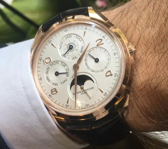 Baume & Mercier Clifton Ewiger Kalender am Handgelenk