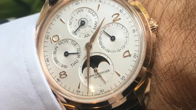 Baume & Mercier Clifton Ewiger Kalender am Handgelenk