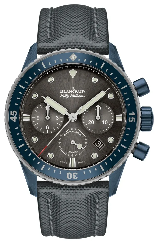 Blancpain Fifty Fathoms Bathyscaphe Flyback Chronograph Blancpain Ocean Commitment II: Lünette, Krone und Drücker bestehen aus blauer Keramik